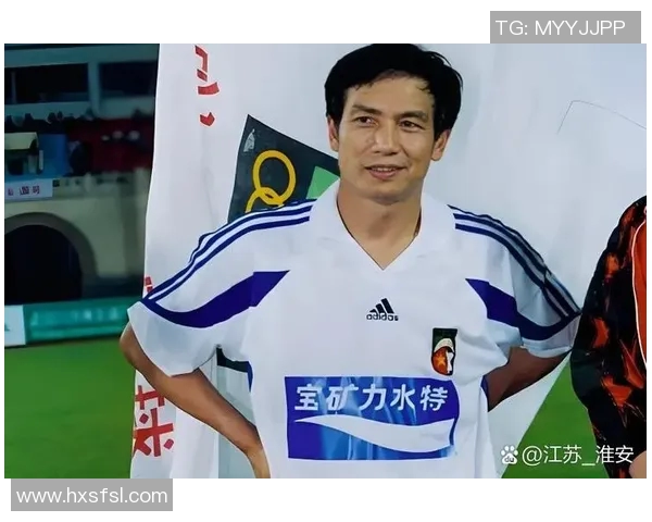 足球传奇明星岁月流转高清照片展现他们的风采与沧桑 足球传奇明星岁月流转高清照片展现他们的风采与沧桑