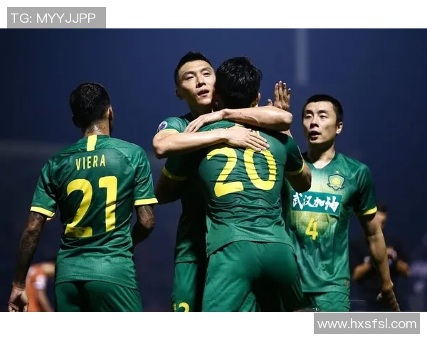 南京足球队强势领跑联赛积分榜63分稳居第一位置 南京足球队强势领跑联赛积分榜63分稳居第一位置